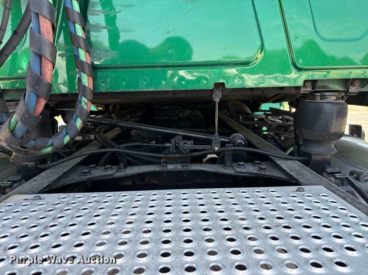 image for item EC3590 2020 International LT625 semi truck