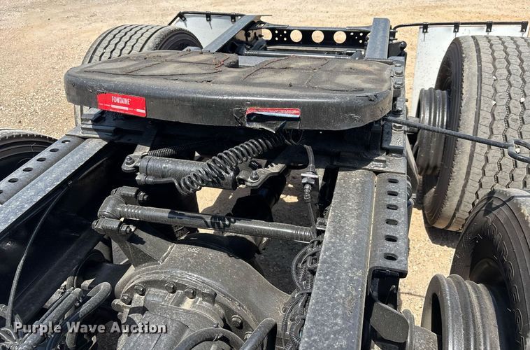 image for item EC3590 2020 International LT625 semi truck