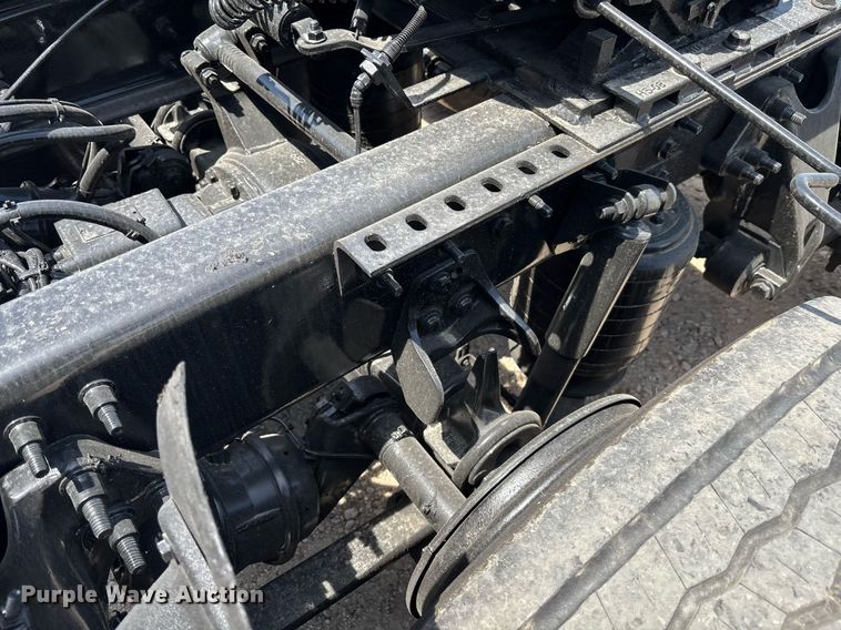 image for item EC3590 2020 International LT625 semi truck