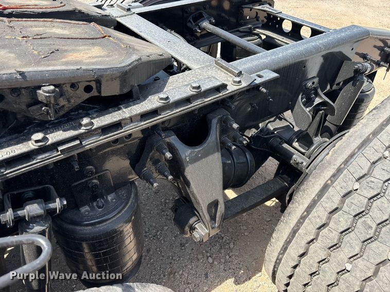 image for item EC3590 2020 International LT625 semi truck