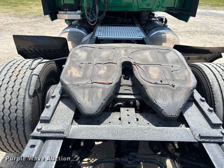 image for item EC3590 2020 International LT625 semi truck