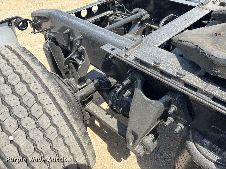 image for item EC3590 2020 International LT625 semi truck