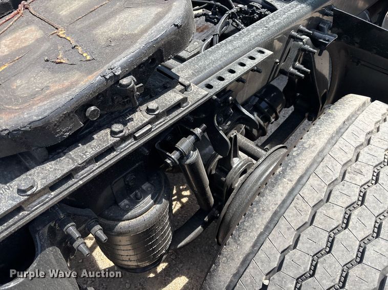 image for item EC3590 2020 International LT625 semi truck