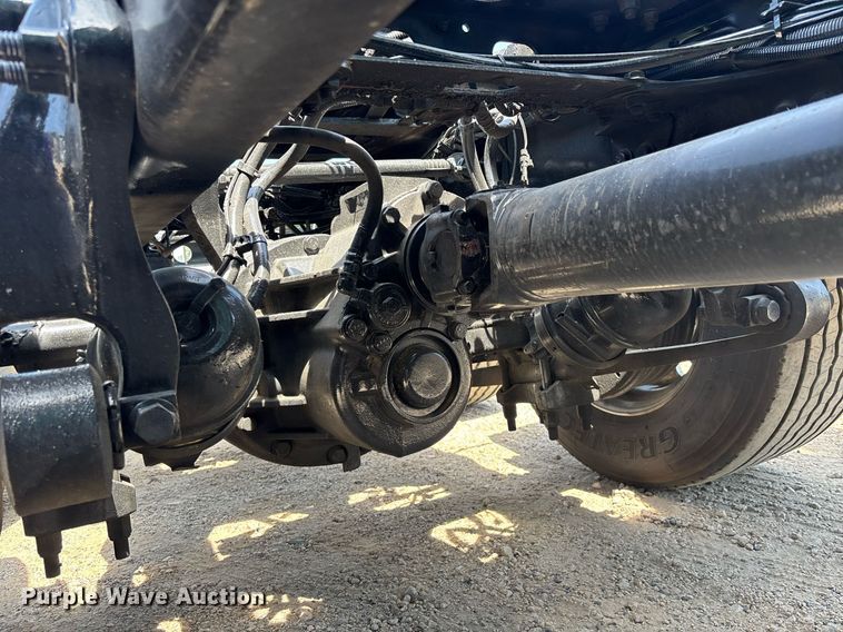 image for item EC3590 2020 International LT625 semi truck