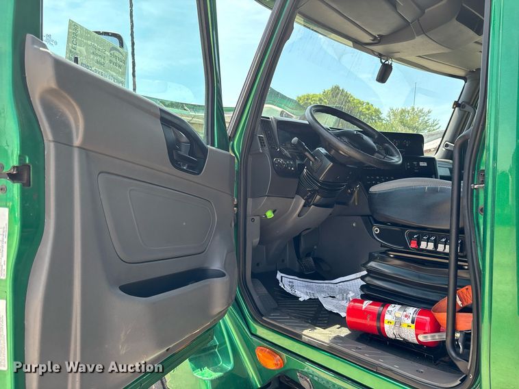 image for item EC3590 2020 International LT625 semi truck