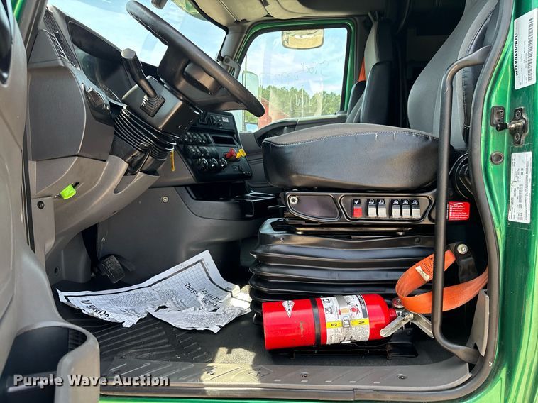 image for item EC3590 2020 International LT625 semi truck