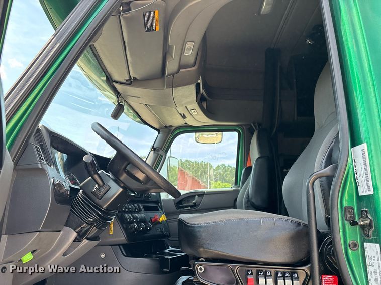 image for item EC3590 2020 International LT625 semi truck