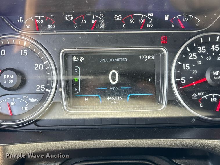 image for item EC3590 2020 International LT625 semi truck