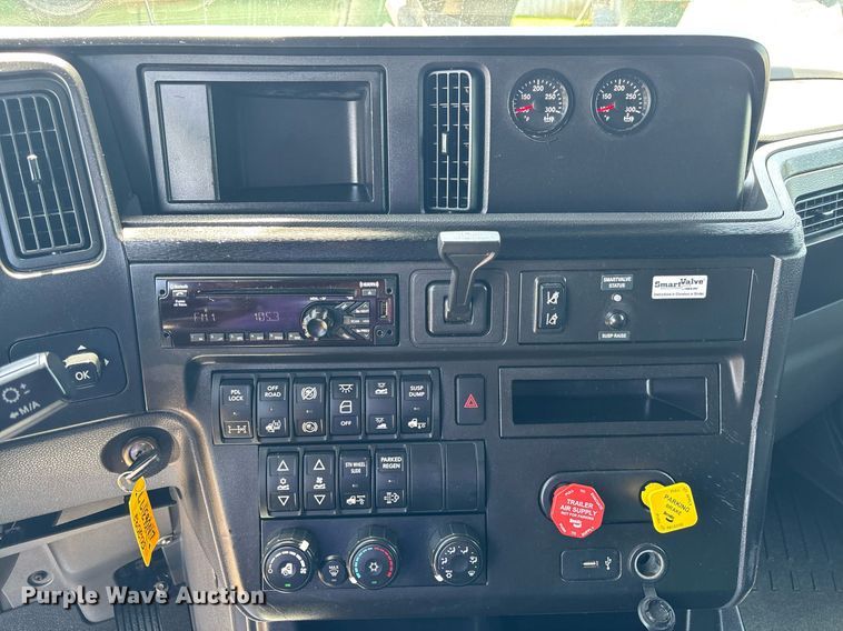 image for item EC3590 2020 International LT625 semi truck