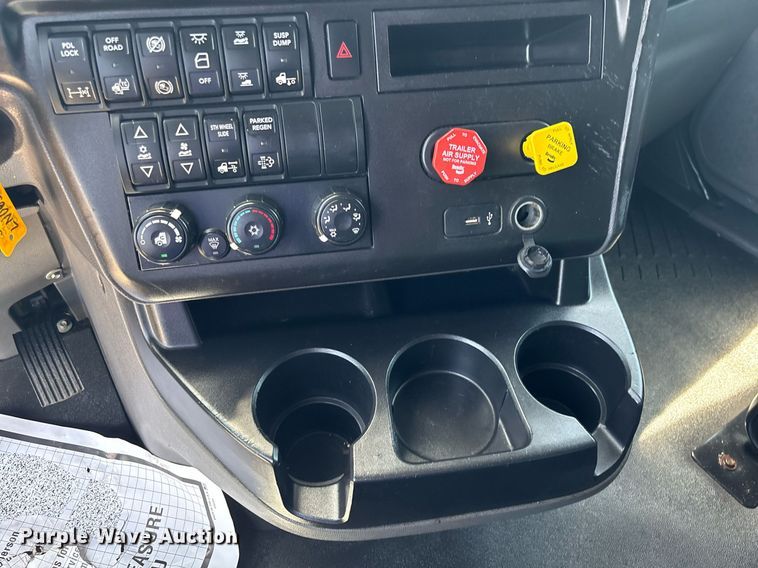 image for item EC3590 2020 International LT625 semi truck