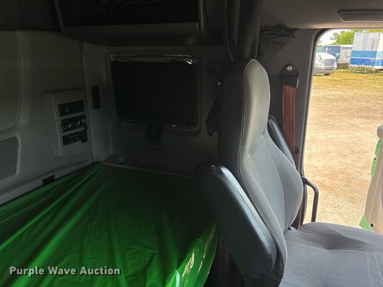 image for item EC3590 2020 International LT625 semi truck