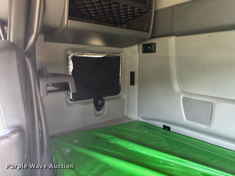 image for item EC3590 2020 International LT625 semi truck