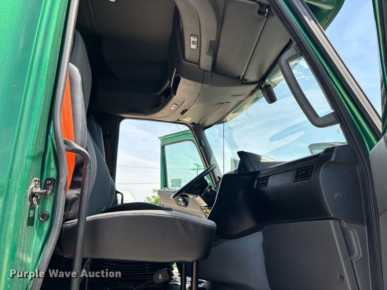 image for item EC3590 2020 International LT625 semi truck