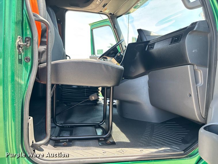 image for item EC3590 2020 International LT625 semi truck