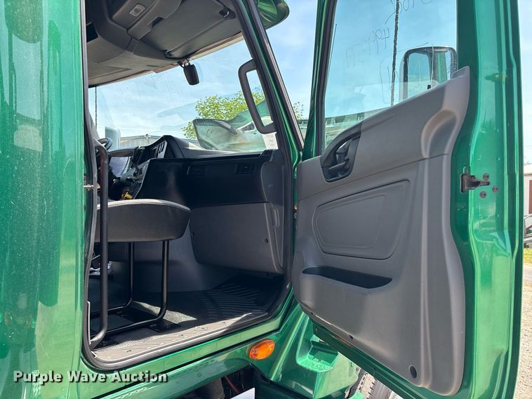 image for item EC3590 2020 International LT625 semi truck