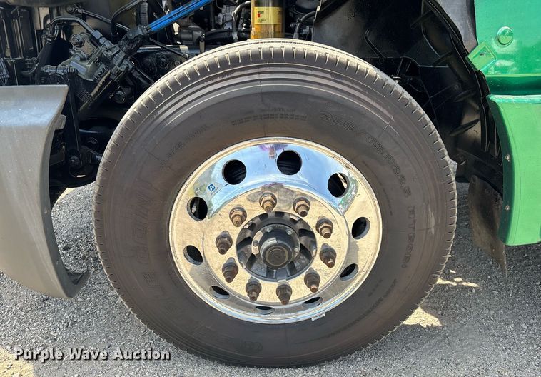 image for item EC3590 2020 International LT625 semi truck