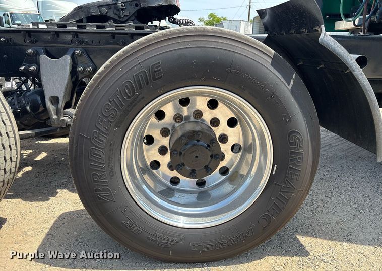 image for item EC3590 2020 International LT625 semi truck