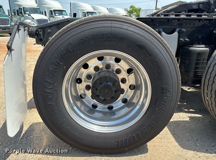 image for item EC3590 2020 International LT625 semi truck