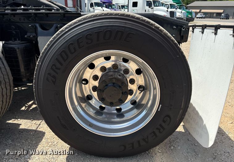 image for item EC3590 2020 International LT625 semi truck