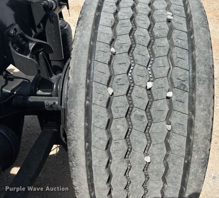 image for item EC3590 2020 International LT625 semi truck