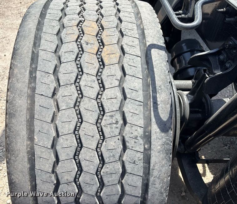 image for item EC3590 2020 International LT625 semi truck