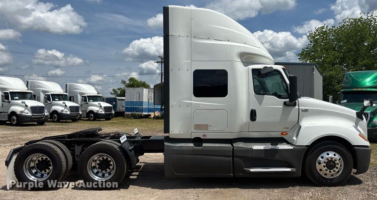 image for item EC3591 2019 International LT625 semi truck