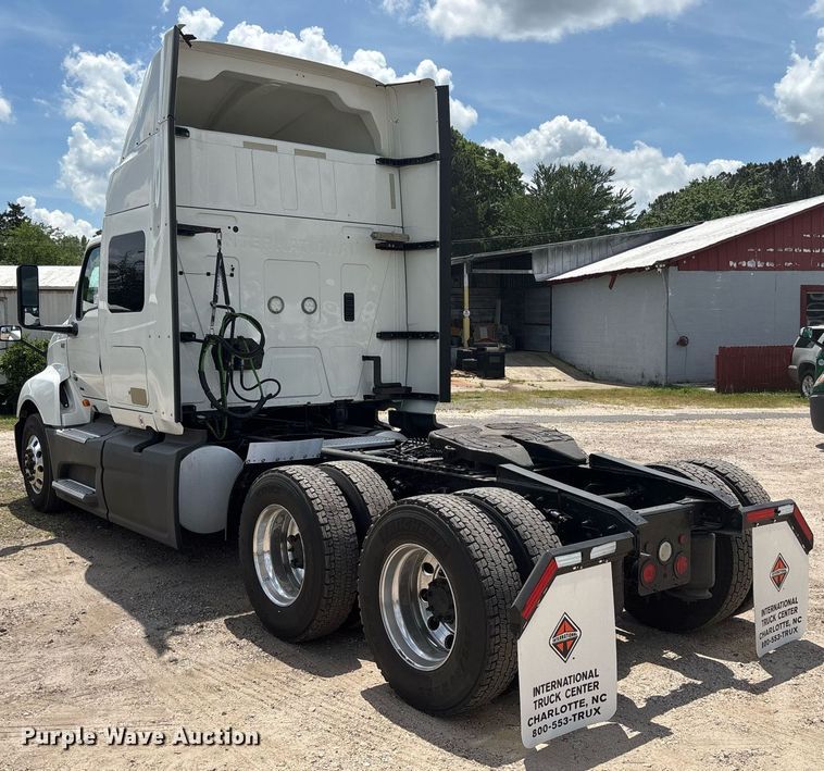 image for item EC3591 2019 International LT625 semi truck