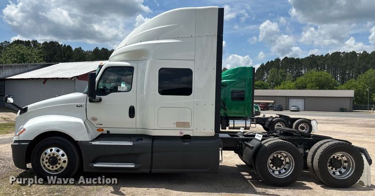 image for item EC3591 2019 International LT625 semi truck