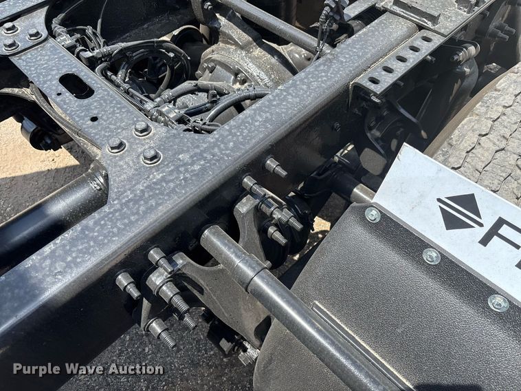 image for item EC3591 2019 International LT625 semi truck