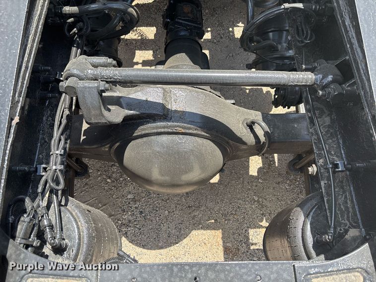 image for item EC3591 2019 International LT625 semi truck