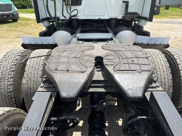 image for item EC3591 2019 International LT625 semi truck