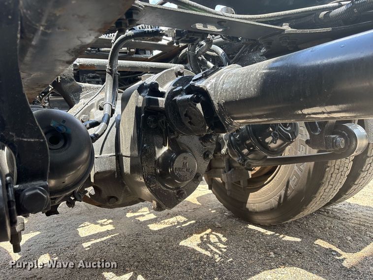 image for item EC3591 2019 International LT625 semi truck