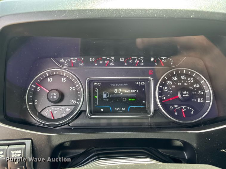 image for item EC3591 2019 International LT625 semi truck