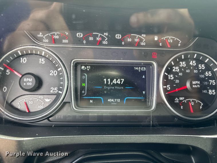 image for item EC3591 2019 International LT625 semi truck