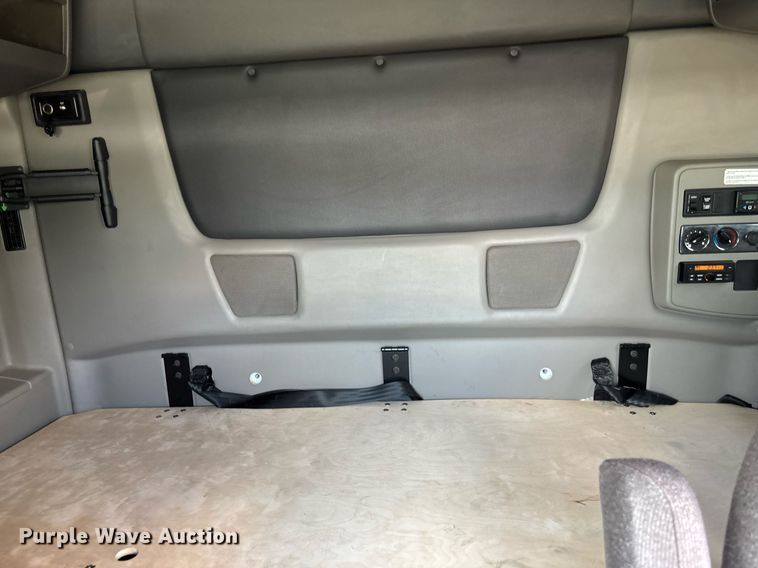 image for item EC3591 2019 International LT625 semi truck