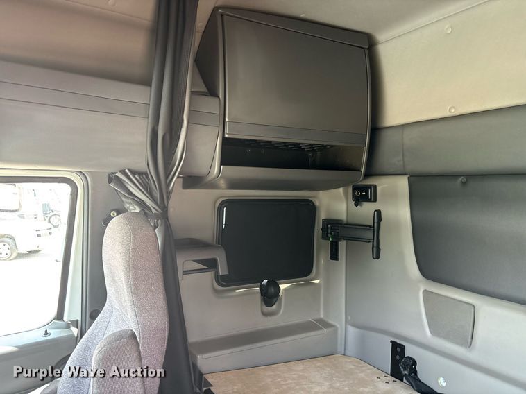 image for item EC3591 2019 International LT625 semi truck