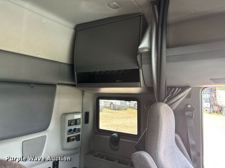 image for item EC3591 2019 International LT625 semi truck