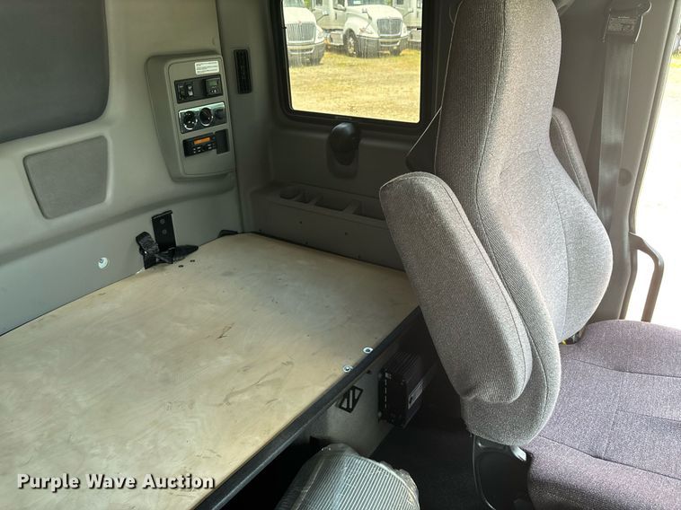 image for item EC3591 2019 International LT625 semi truck