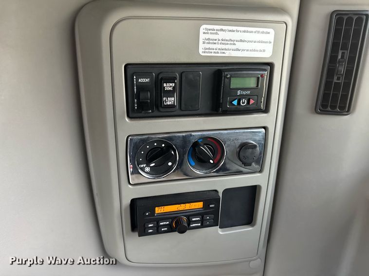 image for item EC3591 2019 International LT625 semi truck