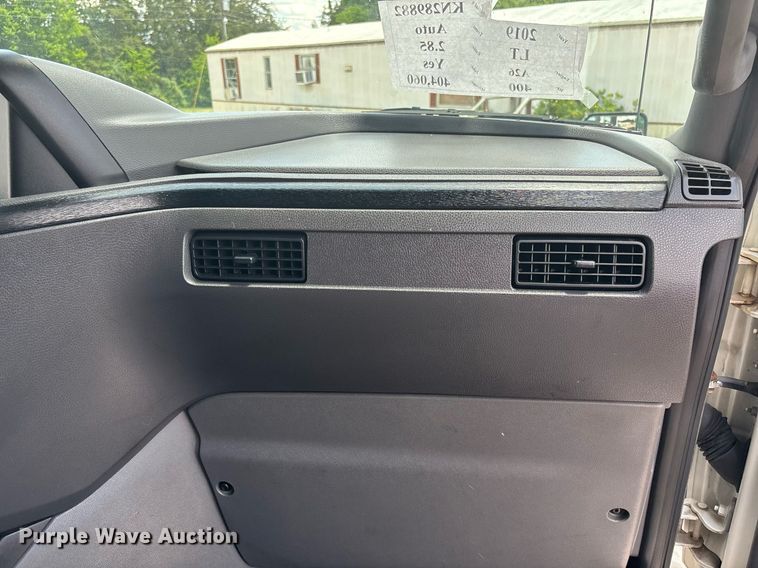 image for item EC3591 2019 International LT625 semi truck