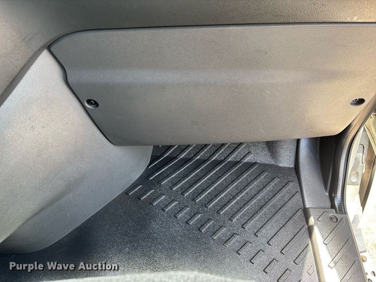 image for item EC3591 2019 International LT625 semi truck