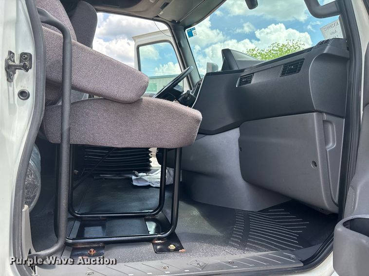 image for item EC3591 2019 International LT625 semi truck