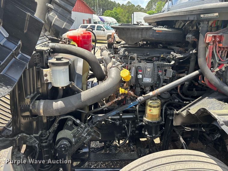 image for item EC3591 2019 International LT625 semi truck