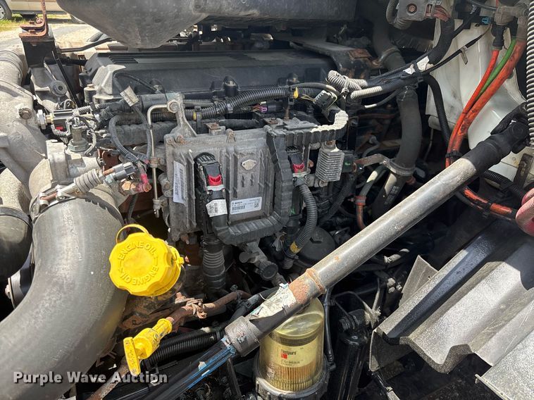 image for item EC3591 2019 International LT625 semi truck