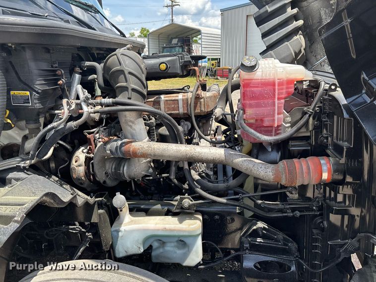 image for item EC3591 2019 International LT625 semi truck