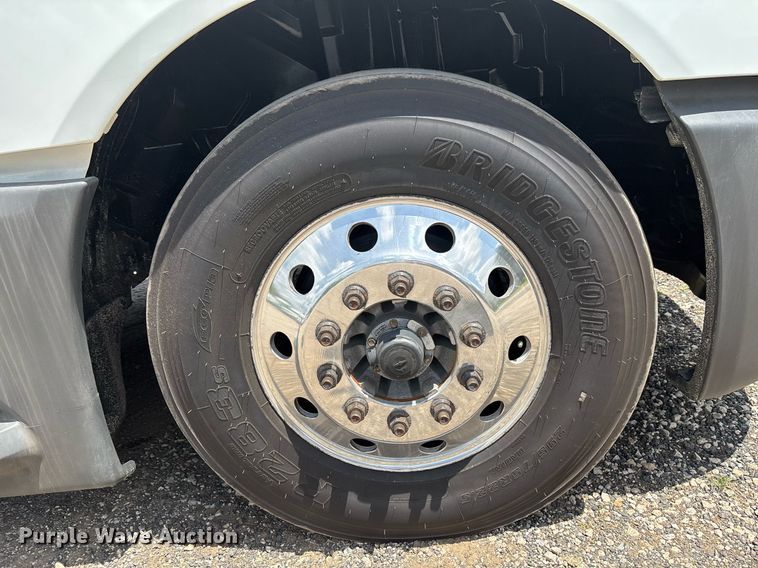 image for item EC3591 2019 International LT625 semi truck