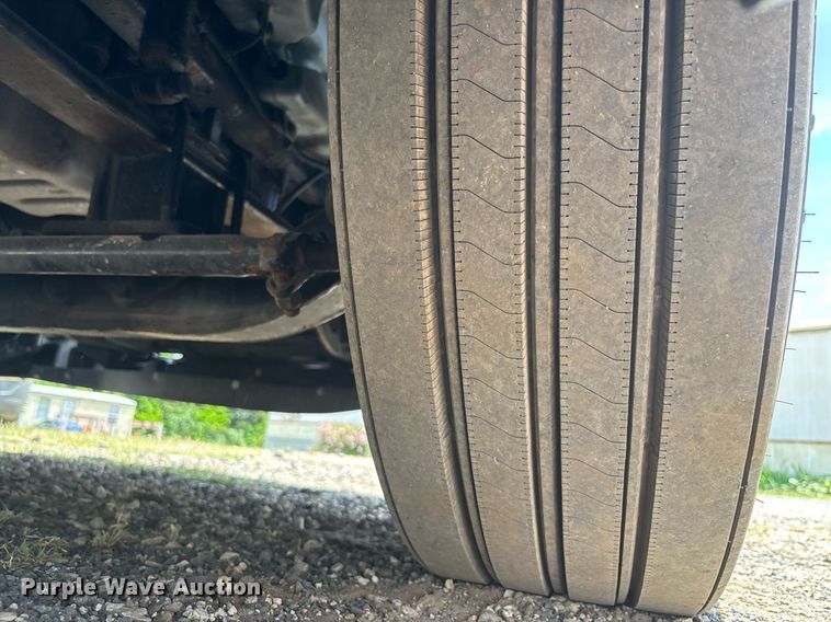 image for item EC3591 2019 International LT625 semi truck