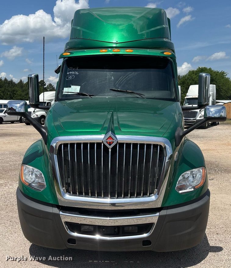 image for item EC3592 2020 International LT625 semi truck