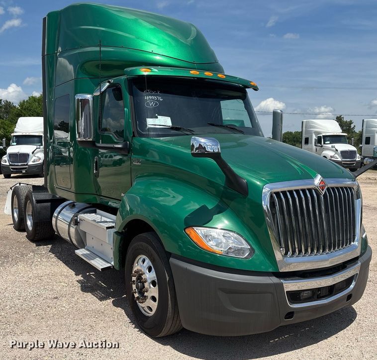 image for item EC3592 2020 International LT625 semi truck