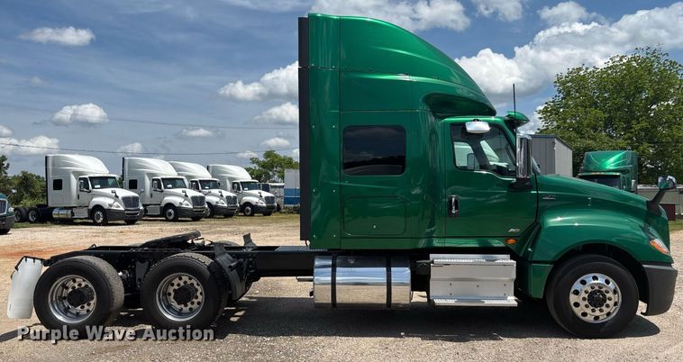 image for item EC3592 2020 International LT625 semi truck